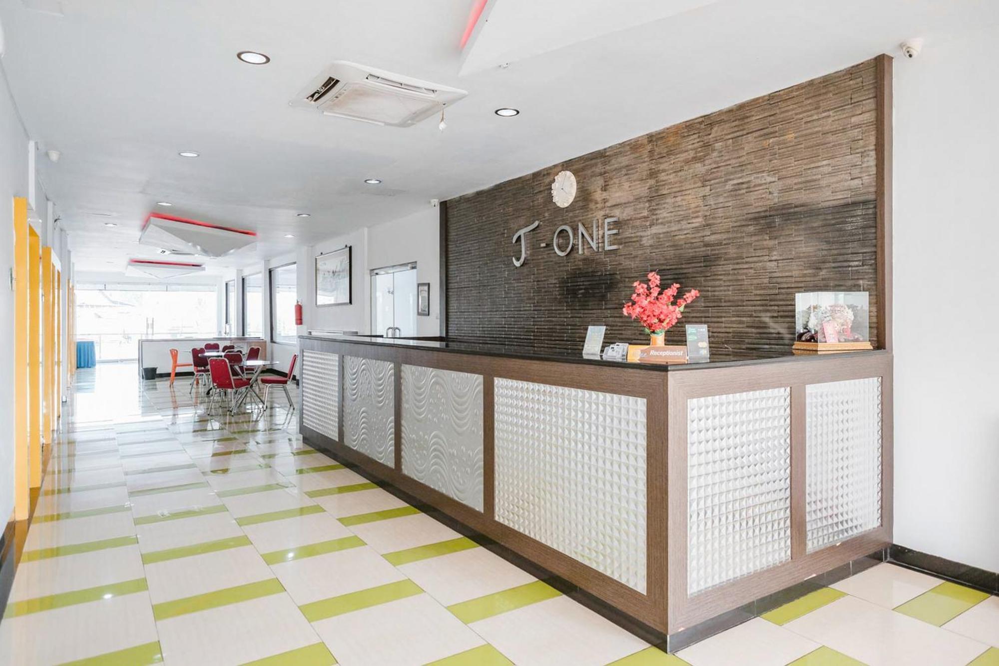 Reddoorz Premium At Hotel T-One Jambi Tanjungjohor Eksteriør billede