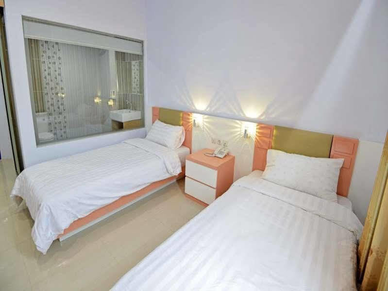 Reddoorz Premium At Hotel T-One Jambi Tanjungjohor Eksteriør billede